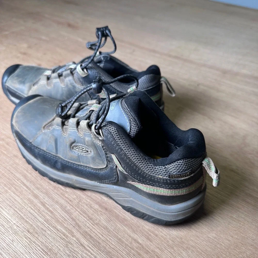 Keen 1024011 Waterproof Hiking Shoes Brown Black Low Top Bungee Laces Size 4Y